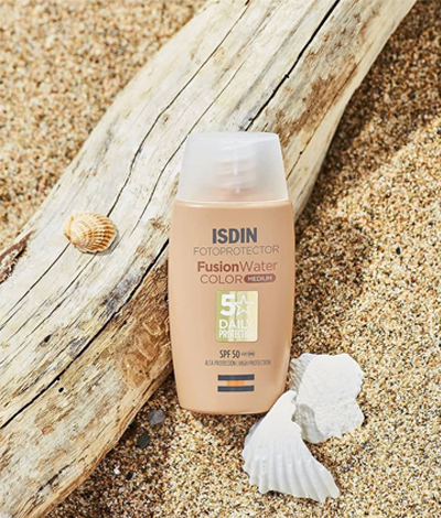 ضد آفتاب رنگی فیوژن واتر SPF 50 حجم ۵۰ میلی‌لیترایزدین مناسب پوست چرب